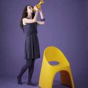 Italo Pertichinin suunnittelema sulavalinjainen AMÉLIE design tuoli.