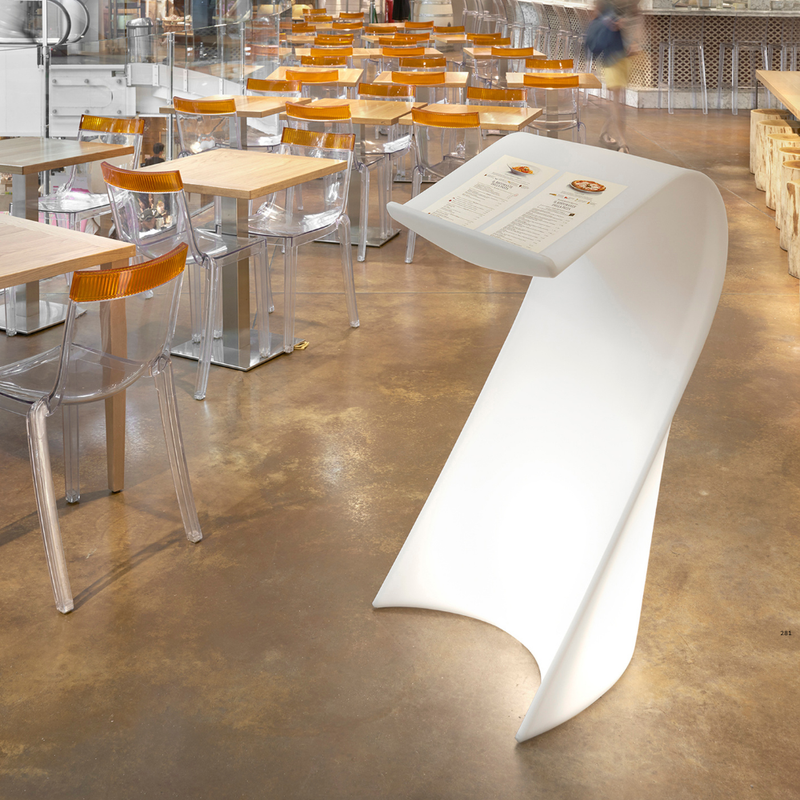 Karim Rashidin suunnittelema sulavalinjainen SWISH Puhujakoroke.