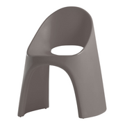 Italo Pertichinin suunnittelema sulavalinjainen Harmaa AMÉLIE design tuoli Argil Grey värillä