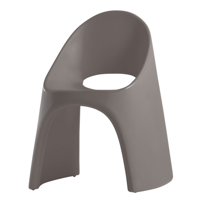 Italo Pertichinin suunnittelema sulavalinjainen AMÉLIE design tuoli Argil Grey värillä