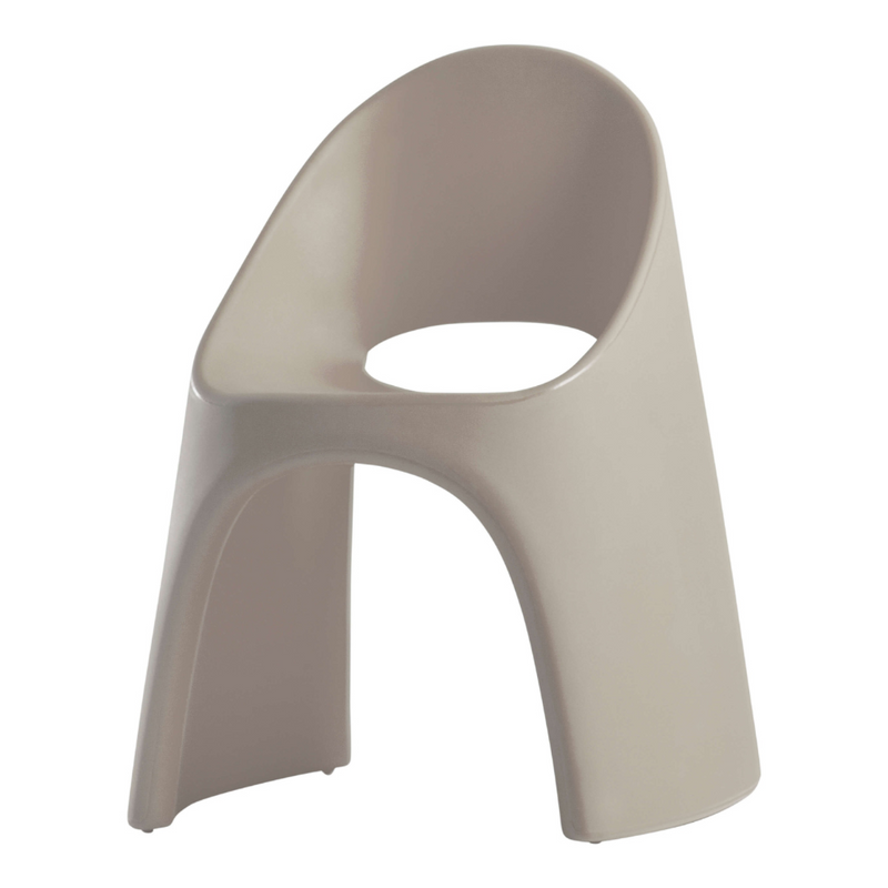 Italo Pertichinin suunnittelema sulavalinjainen AMÉLIE design tuoli Dove Gray värillä