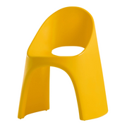 Italo Pertichinin suunnittelema sulavalinjainen AMÉLIE design tuoli Keltaisella Saffron Yellow värillä