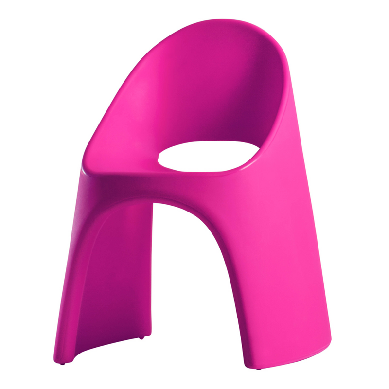 Italo Pertichinin suunnittelema sulavalinjainen AMÉLIE design tuoli Sweet Fuchsia värillä