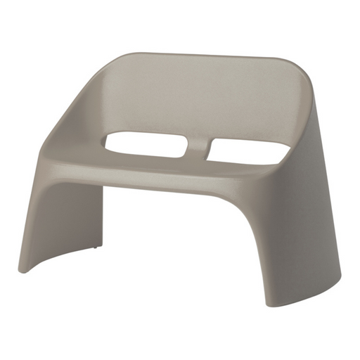 Italo Pertichinin suunnittelema sulavalinjainen AMÉLIE DUETTO design Sohva Dove Grey värillä.