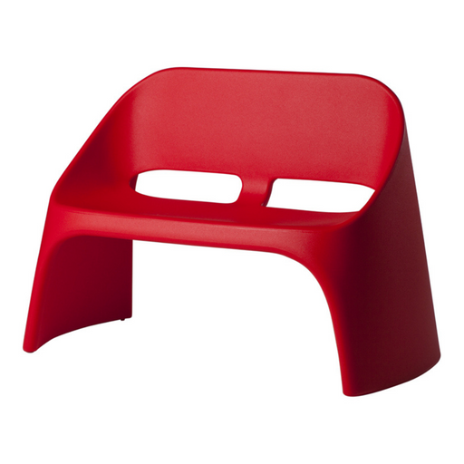 Italo Pertichinin suunnittelema sulavalinjainen AMÉLIE DUETTO design Sohva Flame Red värillä.