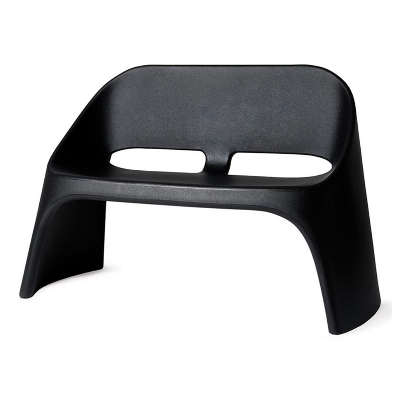 Italo Pertichinin suunnittelema sulavalinjainen AMÉLIE DUETTO design Sohva Jet Black värillä.