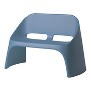 Italo Pertichinin suunnittelema sulavalinjainen AMÉLIE DUETTO design Sohva Powder Blue värillä.