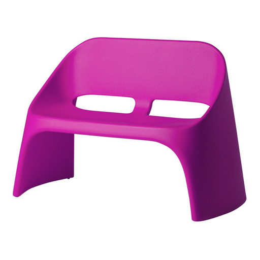 Italo Pertichinin suunnittelema sulavalinjainen AMÉLIE DUETTO design Sohva Sweet Fuchsia värillä.