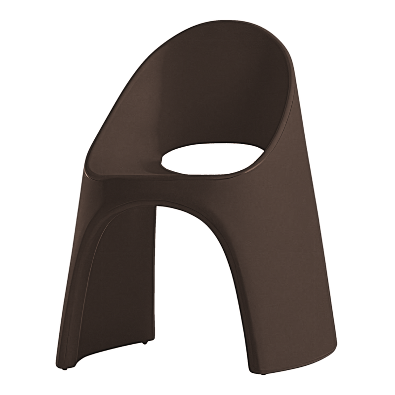 Italo Pertichinin suunnittelema sulavalinjainen AMÉLIE design tuoli Ruskea Moka Brown värillä.
