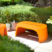 Italo Pertichinin suunnittelema sulavalinjainen AMÉLIE PANCHETTA design penkki