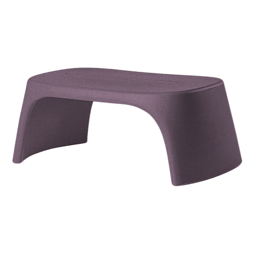 Italo Pertichinin suunnittelema sulavalinjainen AMÉLIE PANCHETTA design penkki Violetti Iris Violet värillä.