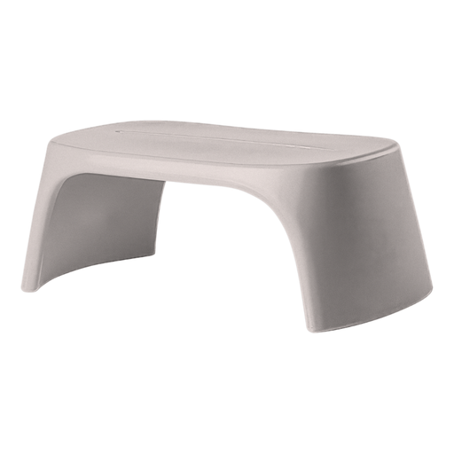 Italo Pertichinin suunnittelema sulavalinjainen AMÉLIE PANCHETTA design penkki Valkoinen Mist White värillä.