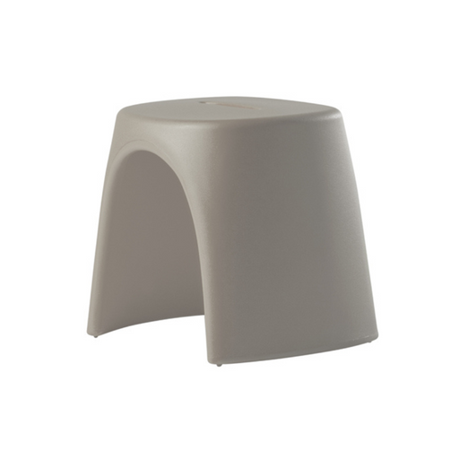 Italo Pertichinin suunnittelema sulavalinjainen AMÉLIE SGABELLO design jakkara Dove Grey värillä.