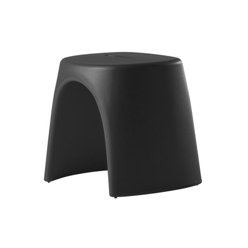 Italo Pertichinin suunnittelema sulavalinjainen AMÉLIE SGABELLO design jakkara Jet Black värillä.