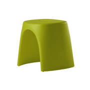 Italo Pertichinin suunnittelema sulavalinjainen AMÉLIE SGABELLO design jakkara Lime Green värillä.