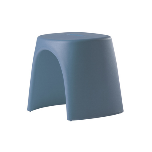 Italo Pertichinin suunnittelema sulavalinjainen AMÉLIE SGABELLO design jakkara Powder Blue värillä.