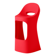 Italo Pertichinin suunnittelema sulavalinjainen punainen AMÉLIE SIT UP Baarituoli Flame Red värillä.