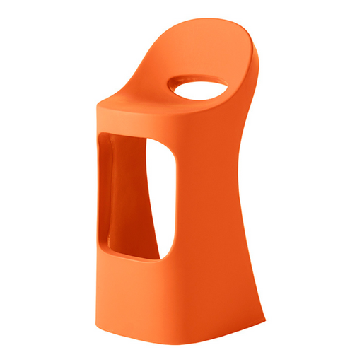 Italo Pertichinin suunnittelema sulavalinjainen oranssi AMÉLIE SIT UP Baarituoli Pumpkin Orange värillä.