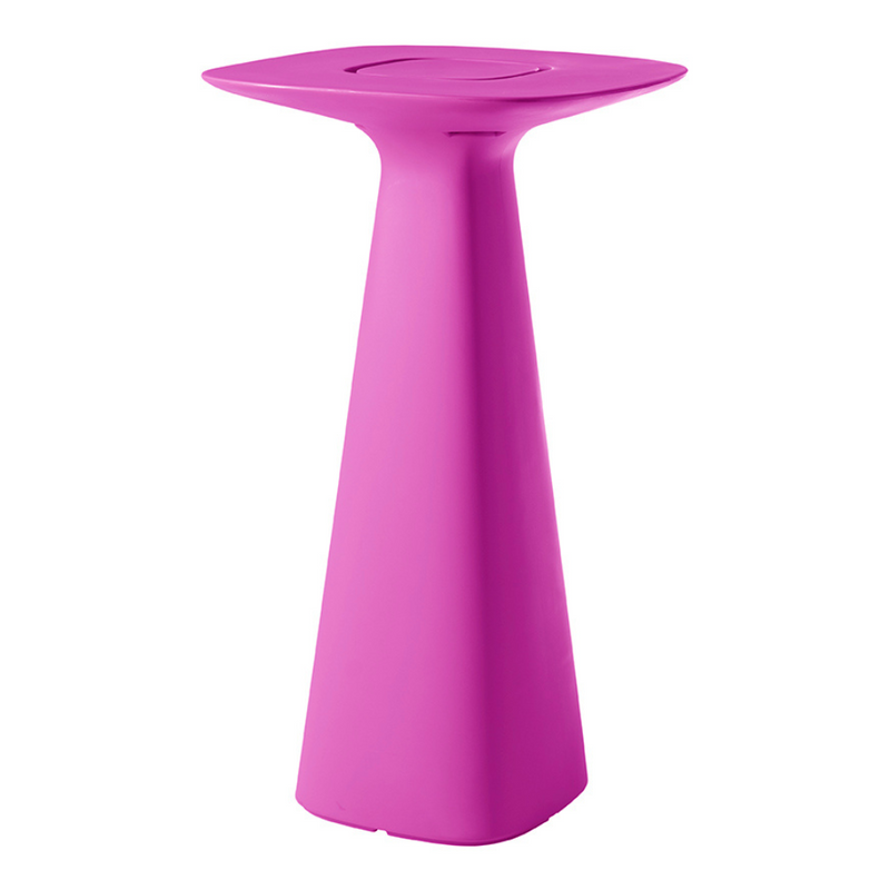 Italo Pertichinin suunnittelema sulavalinjainen AMÉLIE UP Korkea pöytä Sweet Fuchsia värillä.
