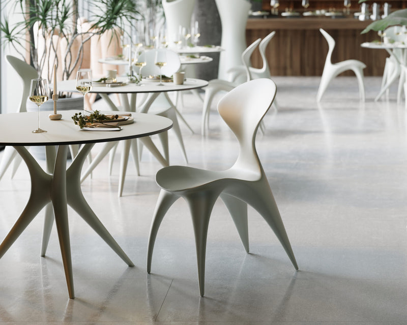 Karim Rashidin suunnittelema kaunis ANIMA Tuoli ja pöytä. Beautiful ANIMA Chair and table designed by Karim Rashid.