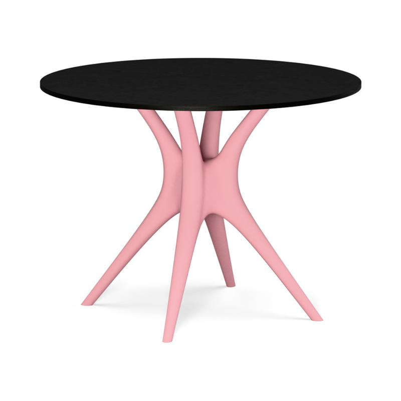 Karim Rashidin suunnittelema kaunis ANIMA Pöytä Vaalea pinkki RAL 3015 mustalla pöytälevyllä. Beautiful ANIMA Table designed by Karim Rashid in Light pink RAL 3015 and with black tabletop.