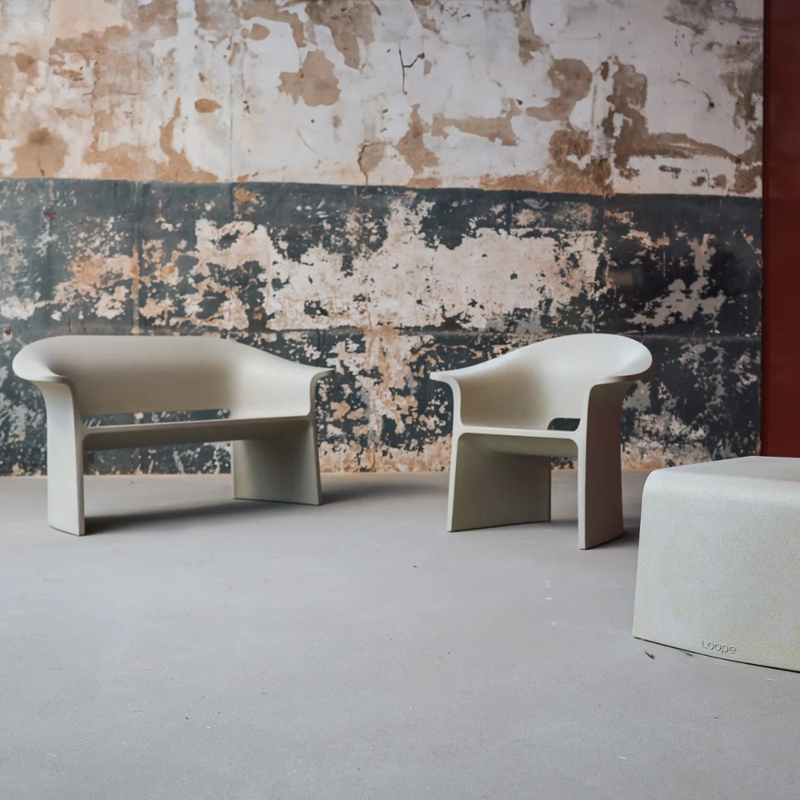 Tomek Rygalikin / Studio Rygalik suunnittelema ajaton ARMSTRONG Sohvan. Timeless ARMSTRONG Sofa designed by Tomek Rygalik / Studio Rygalik.