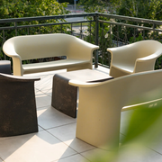 Tomek Rygalikin / Studio Rygalik suunnittelema ajaton ARMSTRONG Sohvan. Timeless ARMSTRONG Sofa designed by Tomek Rygalik / Studio Rygalik.