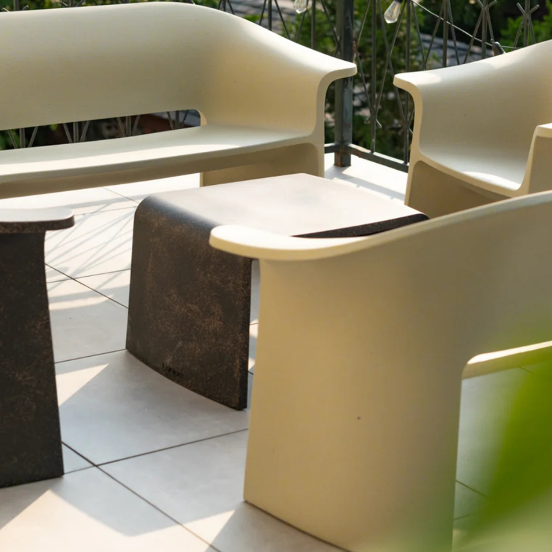 Tomek Rygalikin / Studio Rygalik suunnittelema ajaton ARMSTRONG Sohvapöytä. Timeless ARMSTRONG Table designed by Tomek Rygalik / Studio Rygalik.