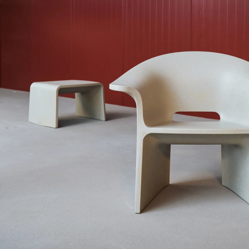 Tomek Rygalikin / Studio Rygalik suunnittelema ajaton ARMSTRONG Sohvapöytä. Timeless ARMSTRONG Table designed by Tomek Rygalik / Studio Rygalik.