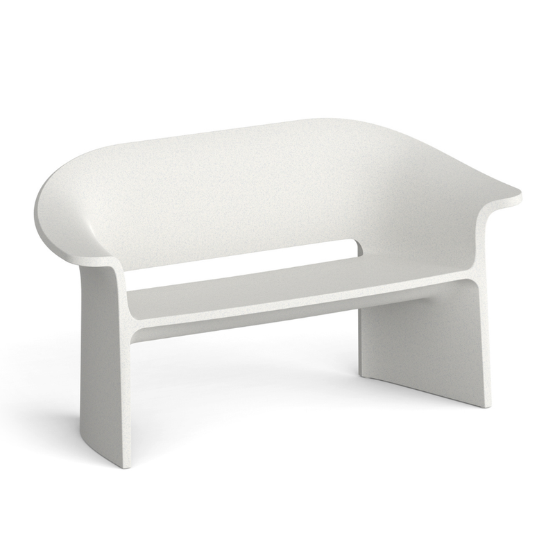 Tomek Rygalikin / Studio Rygalik suunnittelema ajaton ARMSTRONG Sohvan Harmaa-beige. Timeless ARMSTRONG Sofa designed by Tomek Rygalik / Studio Rygalik in Grey-beige.