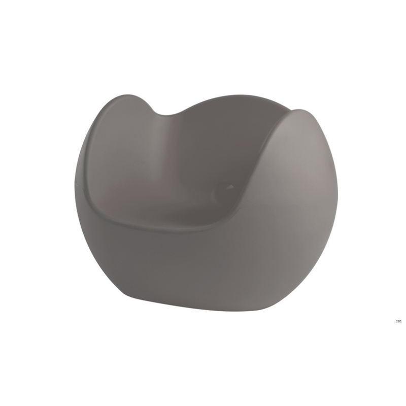 Karim Rashidin suunnittelema hauska pyöreälinjainen BLOS Harmaa Nojatuoli Argil Grey värisenä.