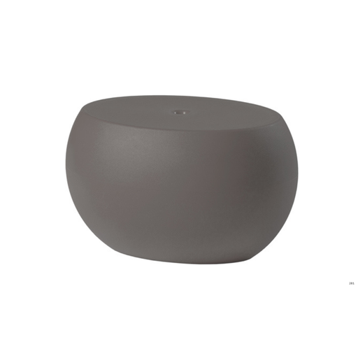 Karim Rashidin suunnittelema sulavalinjainen ovaalin mallinen BLOS Matala Harmaa pöytä Argil Grey värillä.