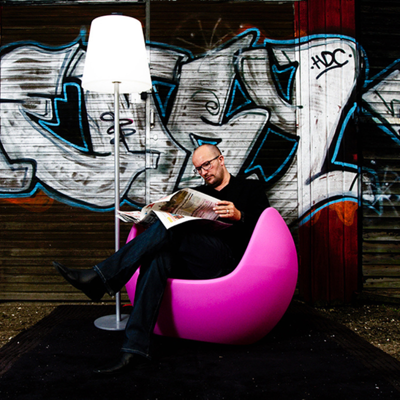 Karim Rashidin suunnittelema hauska pyöreälinjainen BLOS Nojatuoli.