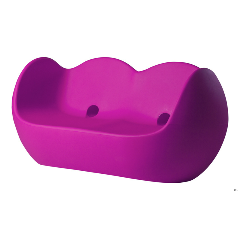 Karim Rashidin suunnittelema hauska pyöreälinjainen kahden istuttava BLOSSY Pinkki Sohva Sweet Fuchsia värisenä.