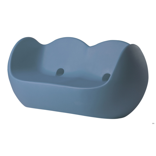 Karim Rashidin suunnittelema hauska pyöreälinjainen kahden istuttava BLOSSY Sininen Sohva Powder Blue värisenä.