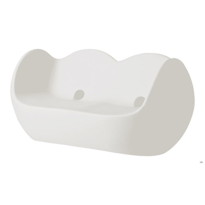 Karim Rashidin suunnittelema hauska pyöreälinjainen kahden istuttava BLOSSY Valkoinen Sohva Milky White värisenä.