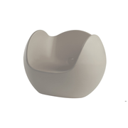 Karim Rashidin suunnittelema hauska pyöreälinjainen BLOS Harmaa Nojatuoli Dove Grey värisenä.