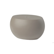 Karim Rashidin suunnittelema sulavalinjainen ovaalin mallinen BLOS Matala Harmaa pöytä Dove Grey värillä.