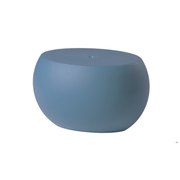 Karim Rashidin suunnittelema sulavalinjainen ovaalin mallinen BLOS Matala Sininen pöytä Powder Blue värillä.