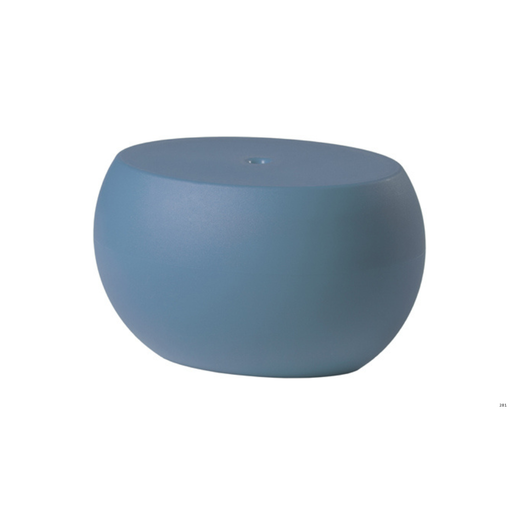 Karim Rashidin suunnittelema sulavalinjainen ovaalin mallinen BLOS Matala Sininen pöytä Powder Blue värillä.