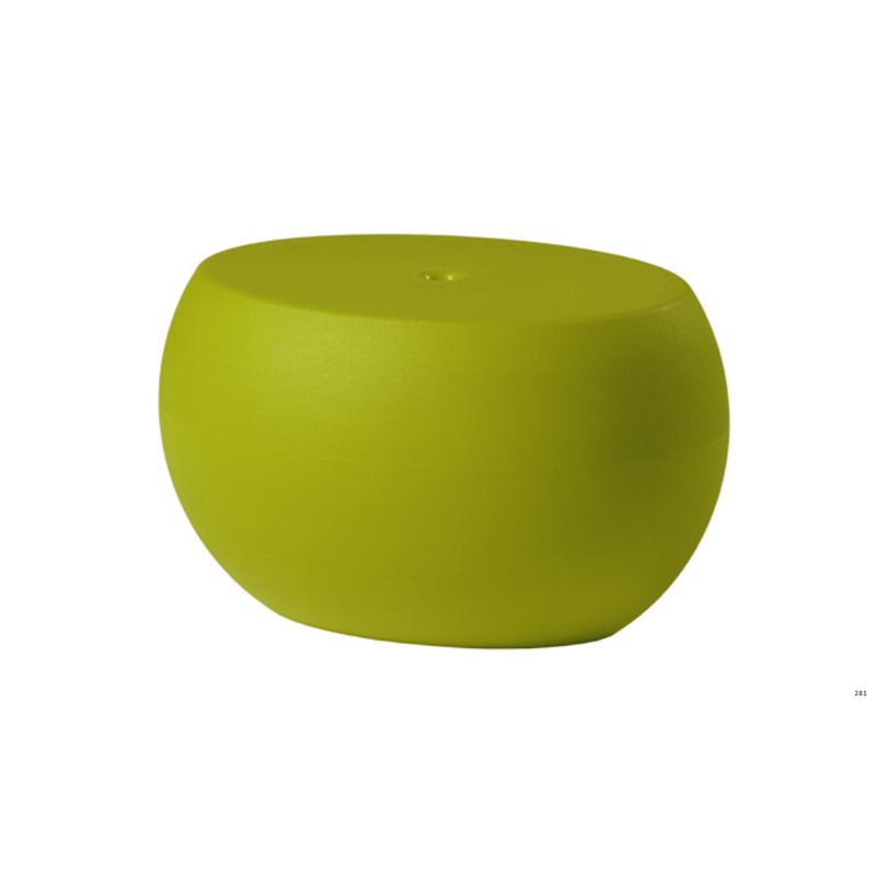 Karim Rashidin suunnittelema sulavalinjainen ovaalin mallinen BLOS Matala Vihreä pöytä Lime Green värillä.