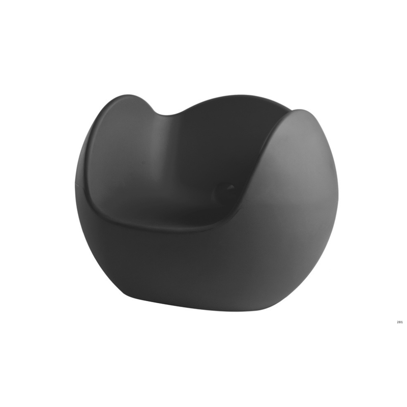 Karim Rashidin suunnittelema hauska pyöreälinjainen BLOS Musta Nojatuoli Jet Black värisenä.