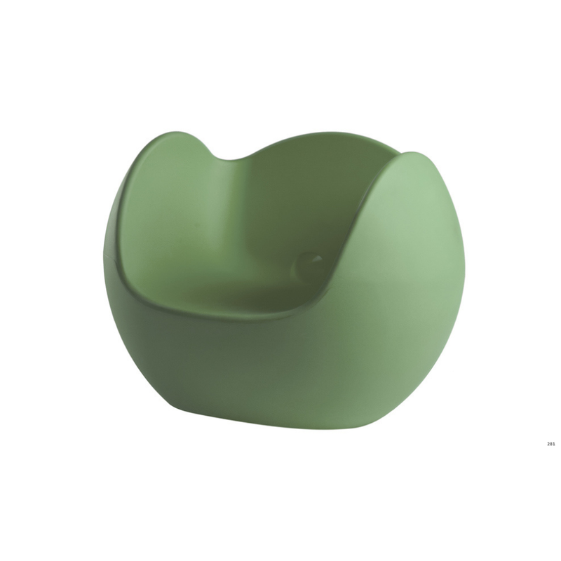 Karim Rashidin suunnittelema hauska pyöreälinjainen BLOS Vihreä Nojatuoli Malva Green värisenä.
