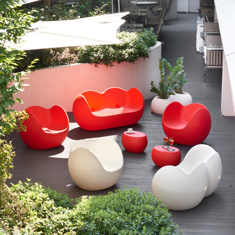 Karim Rashidin suunnittelema hauska pyöreälinjainen kahden istuttava BLOSSY Sohva.