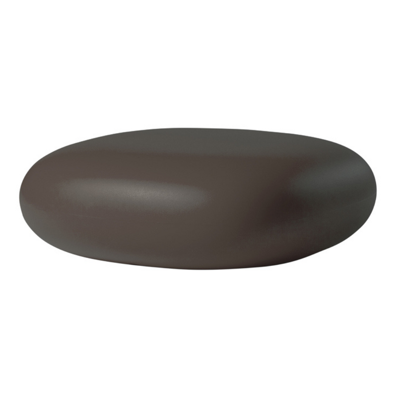 Marcel Wandersin suunnittelema sulavalinjainen CHUBBY LOW Matala design pöytä / Rahi Chocolate Brown värillä.