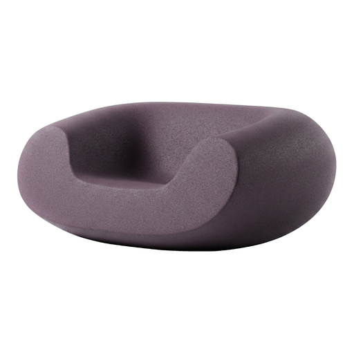 Marcel Wandersin suunnittelema sulavalinjainen CHUBBY Lounge design tuoli Violetti Iris Violet värillä.