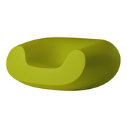 Italo Pertichinin suunnittelema sulavalinjainen CHUBBY Lounge design tuoli Lime Green värillä.
