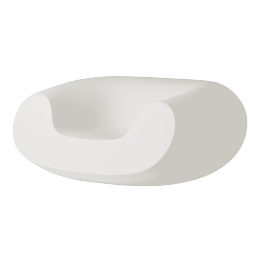 Italo Pertichinin suunnittelema sulavalinjainen CHUBBY Lounge design tuoli Milky White värillä.