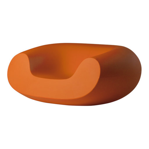 Italo Pertichinin suunnittelema sulavalinjainen CHUBBY Lounge design tuoli Pumpkin Orange värillä.
