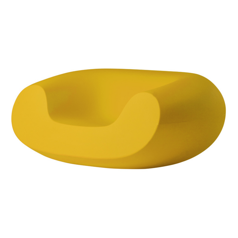 Italo Pertichinin suunnittelema sulavalinjainen CHUBBY Lounge design tuoli Saffron Yellow värillä.